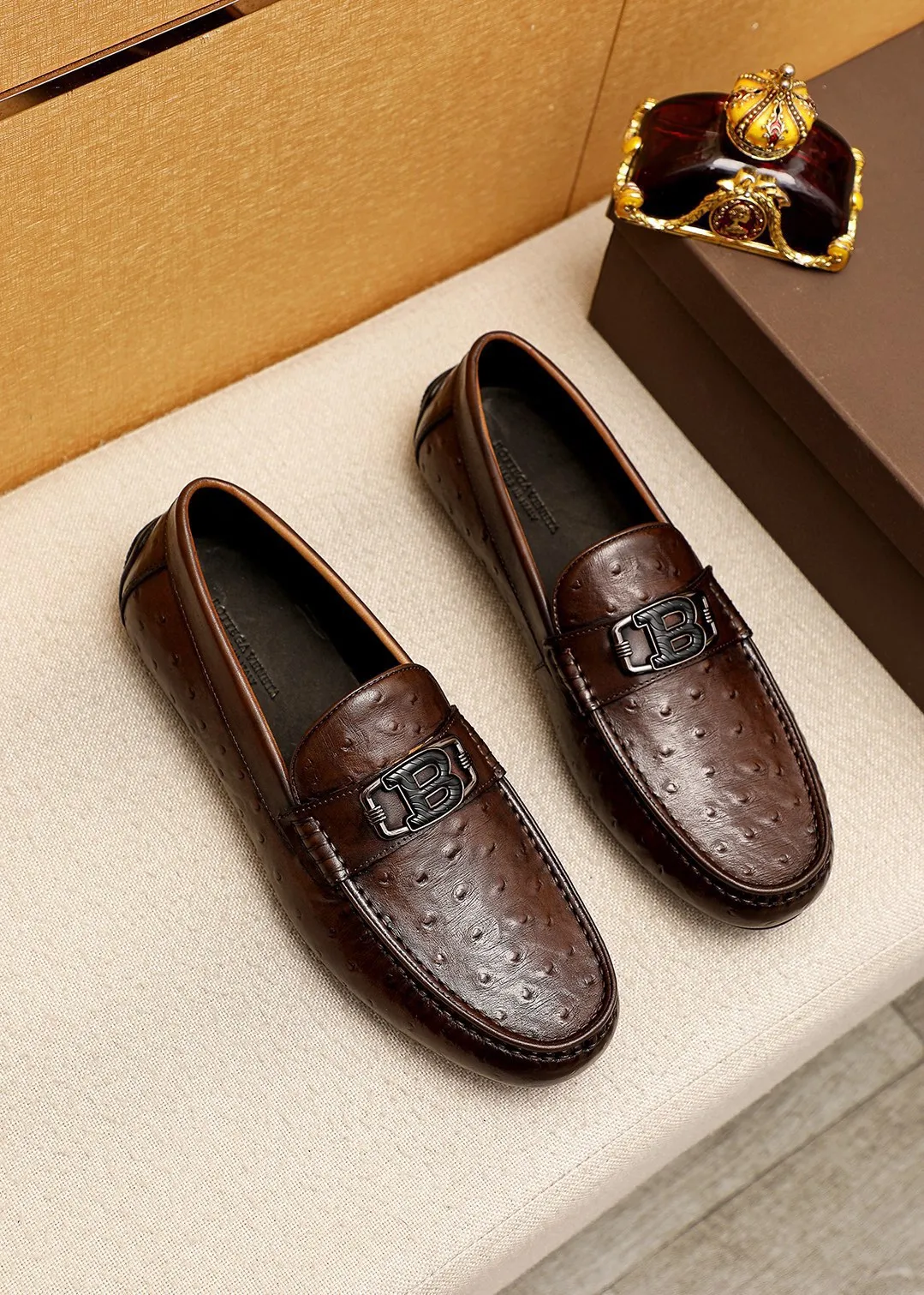 Men's Men's Shoes 💰: 420 💐BV Men's Slip-on Shoes® [BOTTEGA VENETA] Official website counter new model, one-to-one mold opening ⚠Italian calfskin embossed ➕Cow 🐂 leather lining. Driving slip-ons, available at counters, sizes 39-44 (38.45🉑️customized)